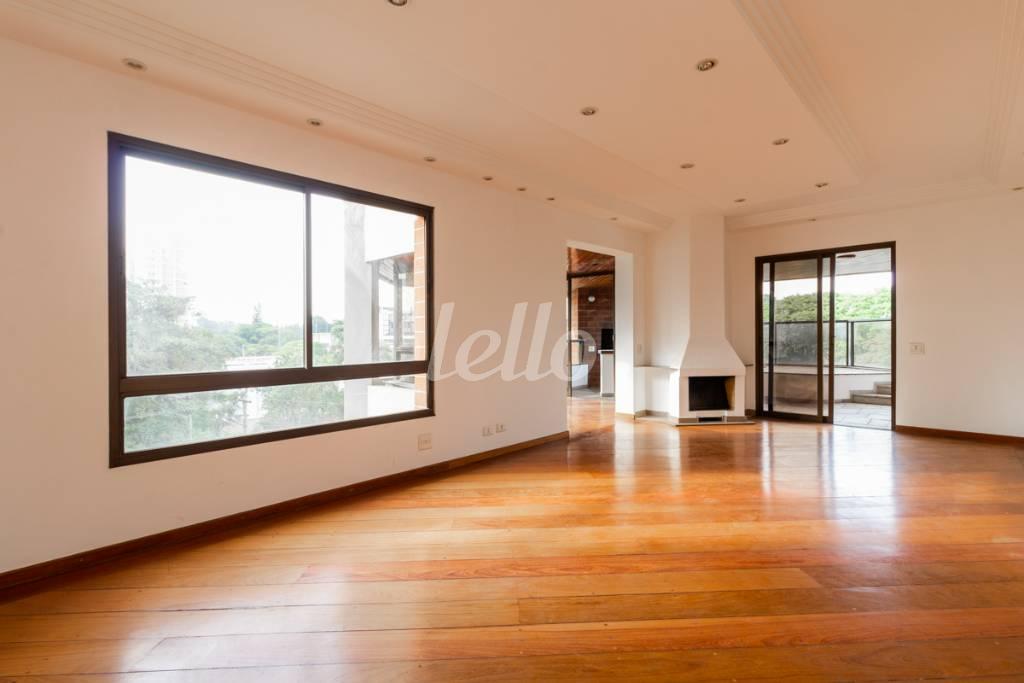 SALA 1 de Apartamento à venda, Padrão com 238 m², 3 quartos e 4 vagas em Indianópolis - São Paulo