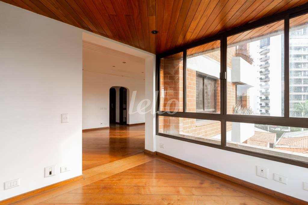 SALA 3 de Apartamento à venda, Padrão com 238 m², 3 quartos e 4 vagas em Indianópolis - São Paulo