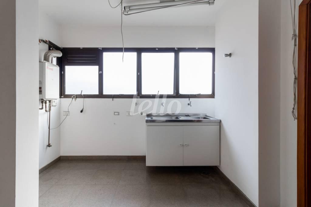 AREA DE SERVIÇO de Apartamento à venda, Padrão com 238 m², 3 quartos e 4 vagas em Indianópolis - São Paulo