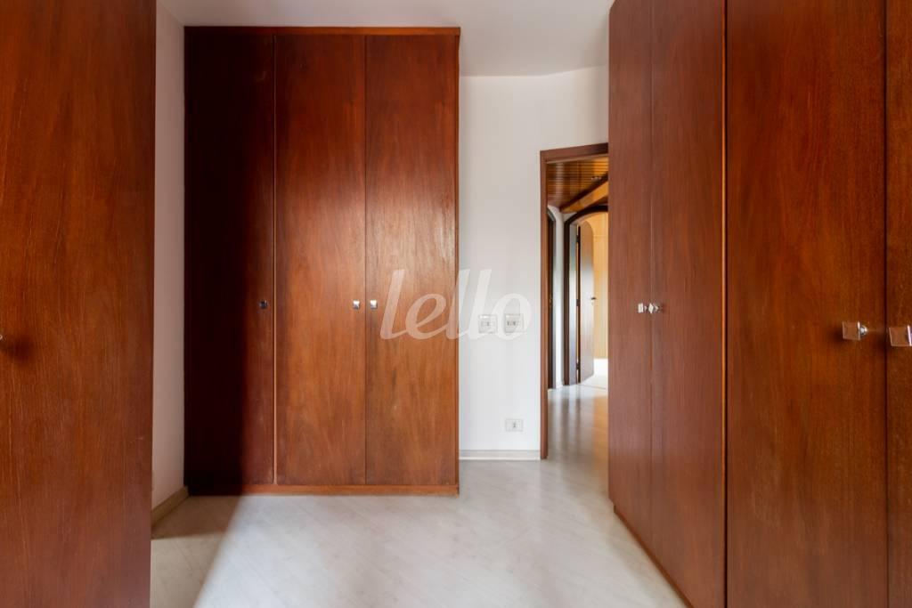 CLOSET de Apartamento à venda, Padrão com 238 m², 3 quartos e 4 vagas em Indianópolis - São Paulo