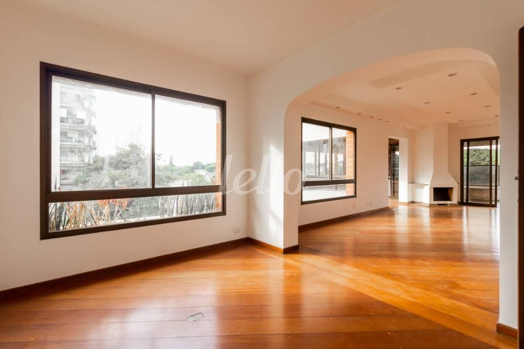 SALA 2 de Apartamento à venda, Padrão com 238 m², 3 quartos e 4 vagas em Indianópolis - São Paulo