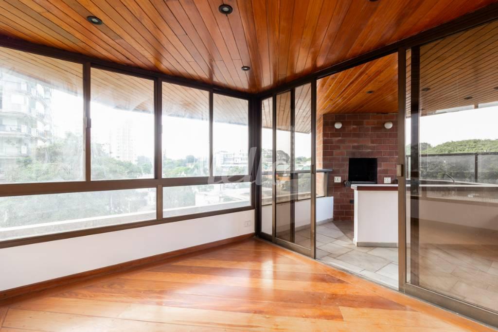 SALA 3 de Apartamento à venda, Padrão com 238 m², 3 quartos e 4 vagas em Indianópolis - São Paulo