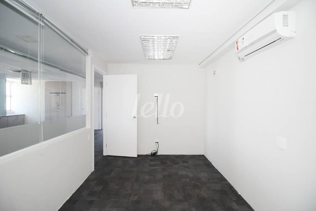 SALA 6 DO CJ 172 de Sala / Conjunto para alugar, Padrão com 600 m², e 10 vagas em Cerqueira César - São Paulo