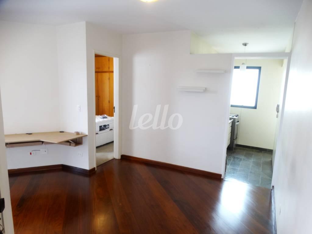 SALA de Apartamento para alugar, Padrão com 50 m², 1 quarto e 1 vaga em Sumarezinho - São Paulo