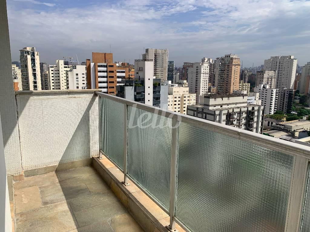SACADA de Apartamento à venda, cobertura - Padrão com 261 m², 3 quartos e 3 vagas em Indianópolis - São Paulo