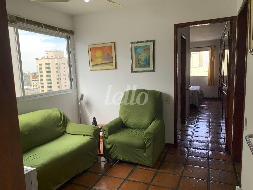 SALA INTIMA TV de Apartamento à venda, cobertura - Padrão com 261 m², 3 quartos e 3 vagas em Indianópolis - São Paulo