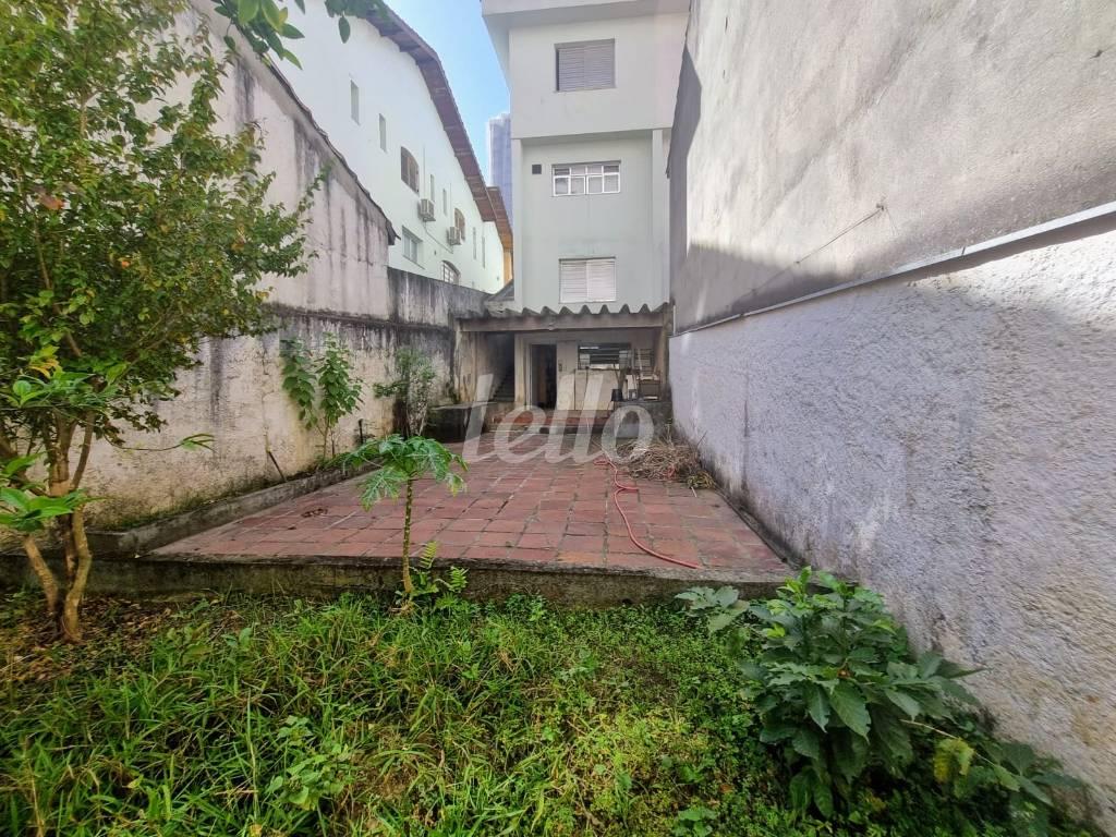 QUINTAL de Casa à venda, sobrado com 240 m², 3 quartos e 2 vagas em Vila Valparaíso - Santo André