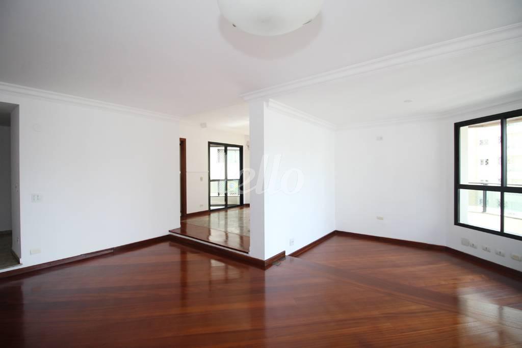 SALA de Apartamento à venda, Padrão com 230 m², 3 quartos e 3 vagas em Vila Uberabinha - São Paulo