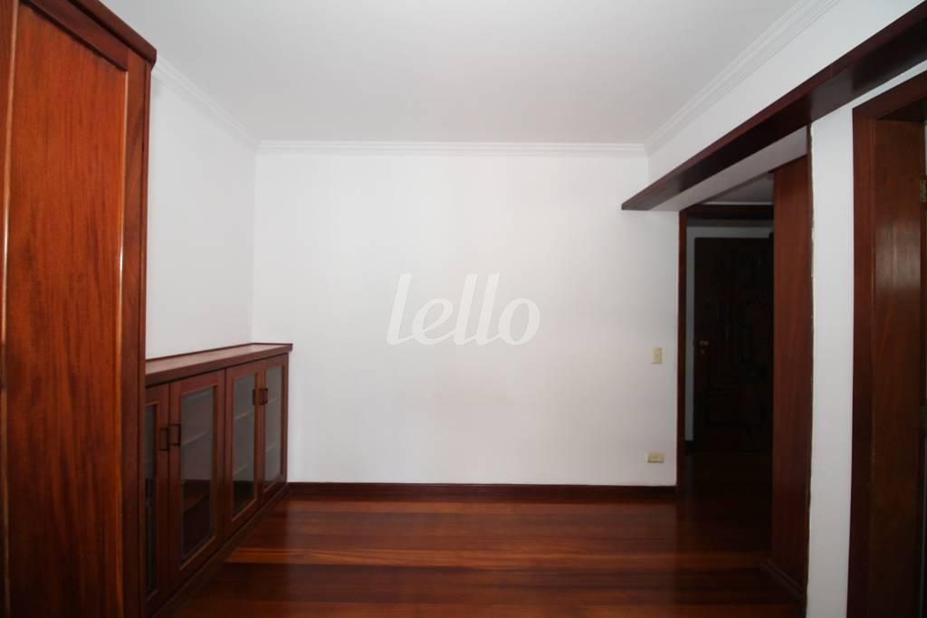 SUÍTE 1 de Apartamento à venda, Padrão com 230 m², 3 quartos e 3 vagas em Vila Uberabinha - São Paulo
