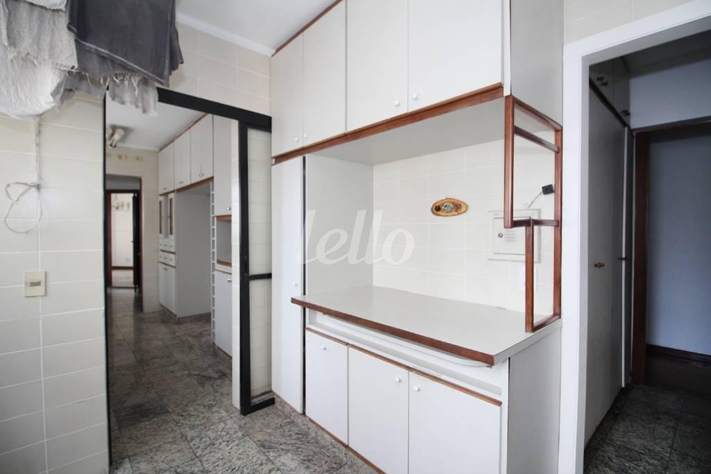ÁREA DE SERVIÇO de Apartamento à venda, Padrão com 230 m², 3 quartos e 3 vagas em Vila Uberabinha - São Paulo