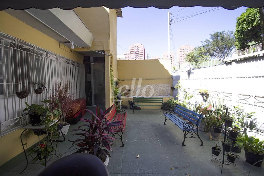 ÁREA EXTERNA de Casa à venda, sobrado com 318 m², 10 quartos e 2 vagas em Jardim Das Laranjeiras - São Paulo