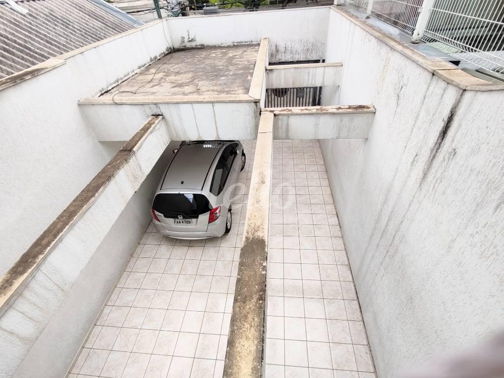 VISTA DA GARAGEM de Casa à venda, sobrado com 134 m², 3 quartos e 4 vagas em Vila Bertioga - São Paulo