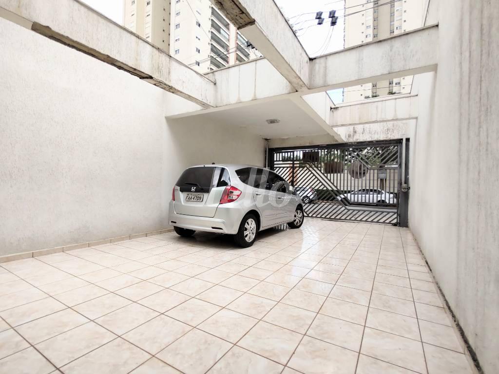 GARAGEM de Casa à venda, sobrado com 134 m², 3 quartos e 4 vagas em Vila Bertioga - São Paulo