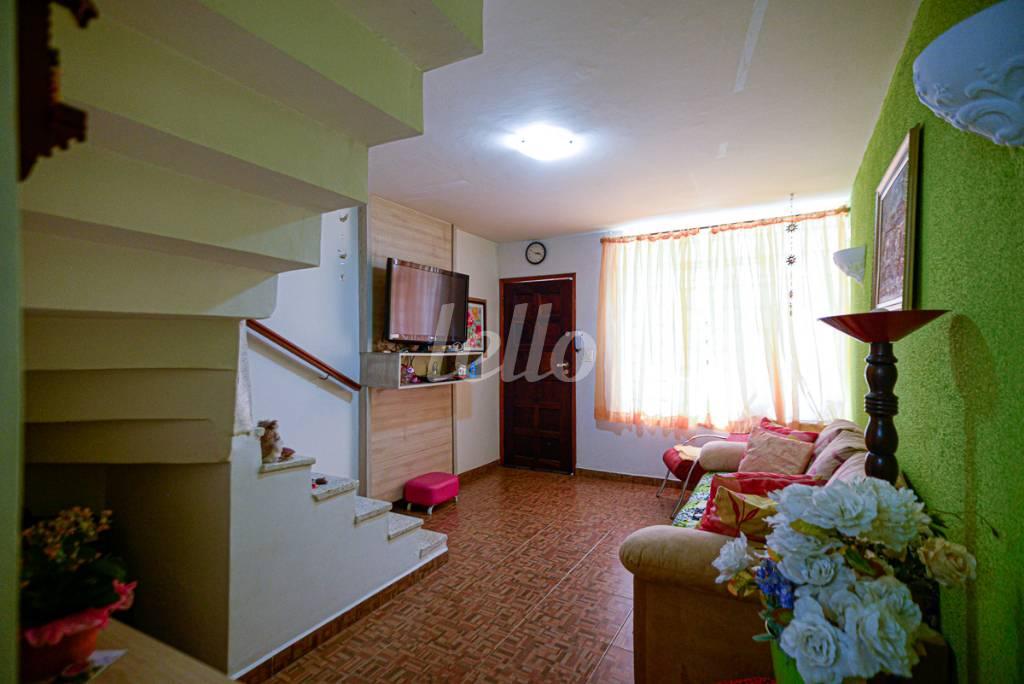 SALA de Casa à venda, de vila - sobrado com 75 m², 2 quartos e 2 vagas em Nova Piraju - São Paulo