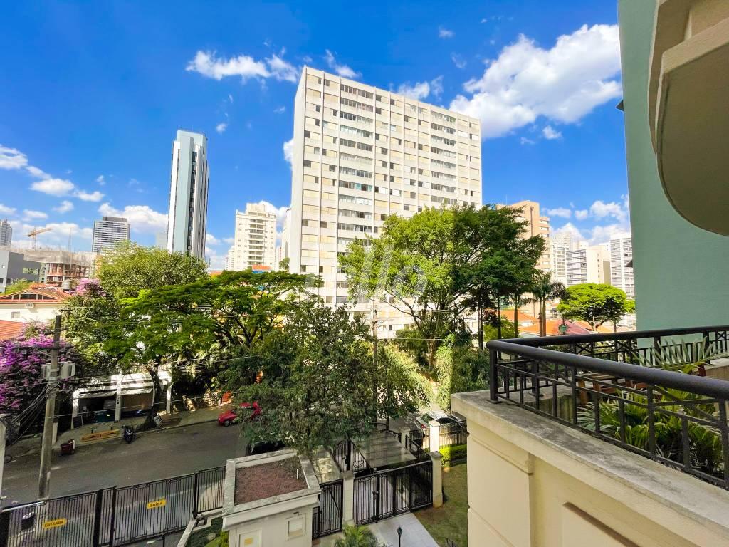 VISTA de Apartamento à venda, Padrão com 76 m², 2 quartos e 2 vagas em Pinheiros - São Paulo