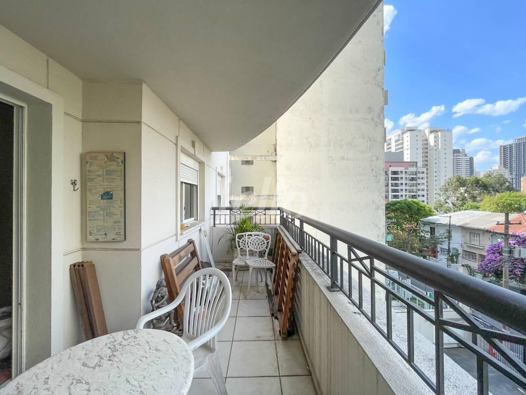 VARANDA de Apartamento à venda, Padrão com 76 m², 2 quartos e 2 vagas em Pinheiros - São Paulo