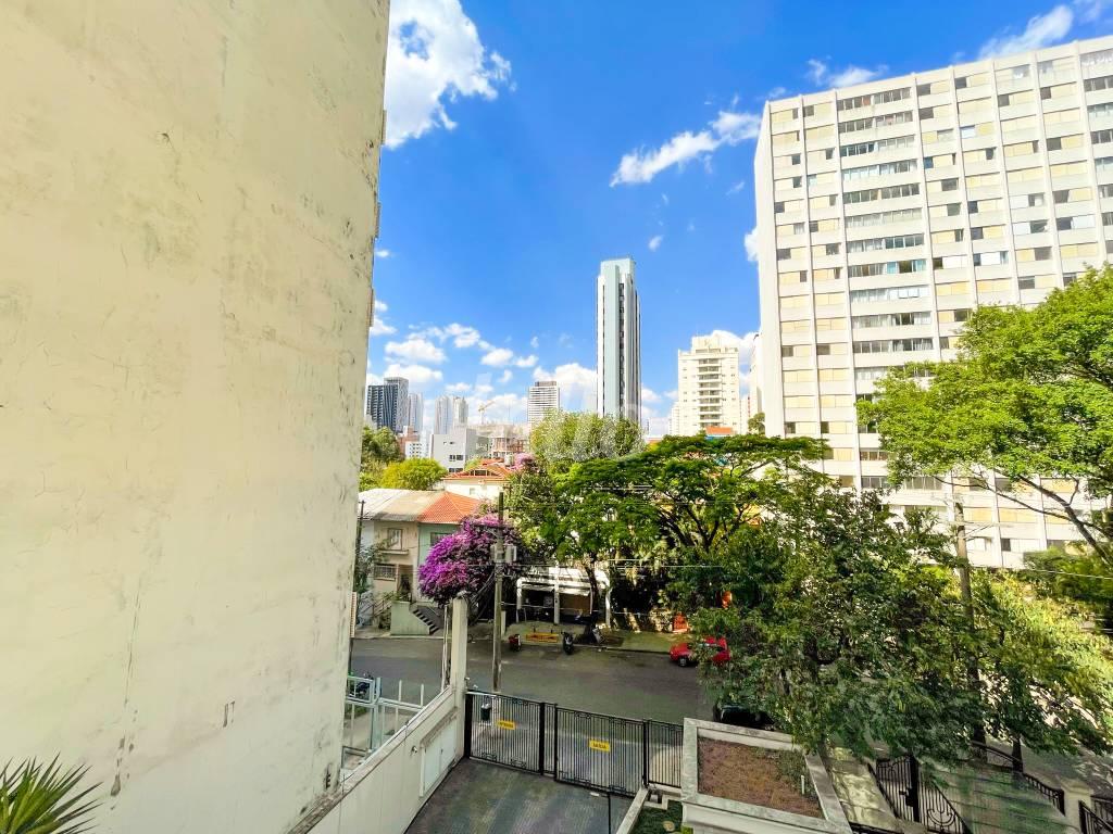 VISTA de Apartamento à venda, Padrão com 76 m², 2 quartos e 2 vagas em Pinheiros - São Paulo