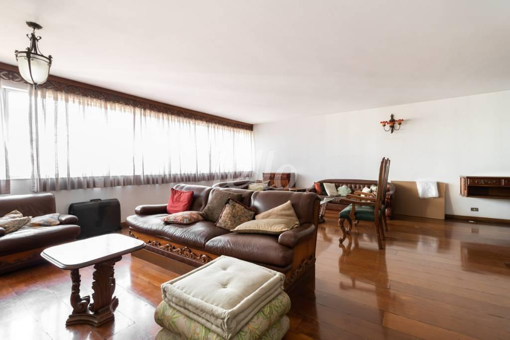 SALA de Apartamento para alugar, Padrão com 240 m², 4 quartos e 2 vagas em Perdizes - São Paulo