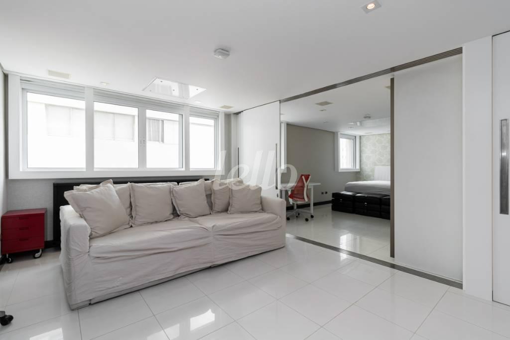 SALA de Apartamento para alugar, Padrão com 68 m², 1 quarto e 1 vaga em Cerqueira César - São Paulo