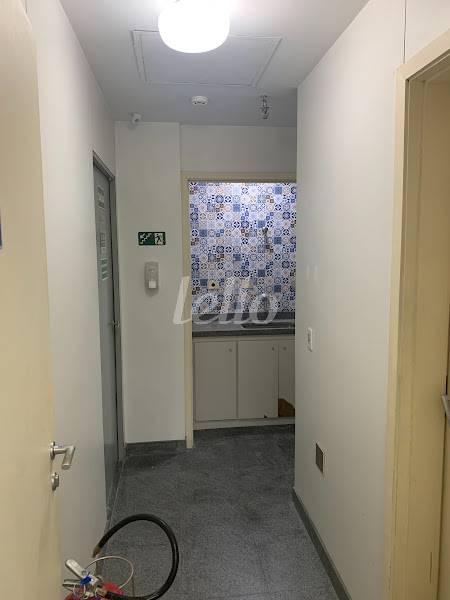 CORREDOR de Sala / Conjunto para alugar, Padrão com 588 m², e 14 vagas em Cidade Monções - São Paulo