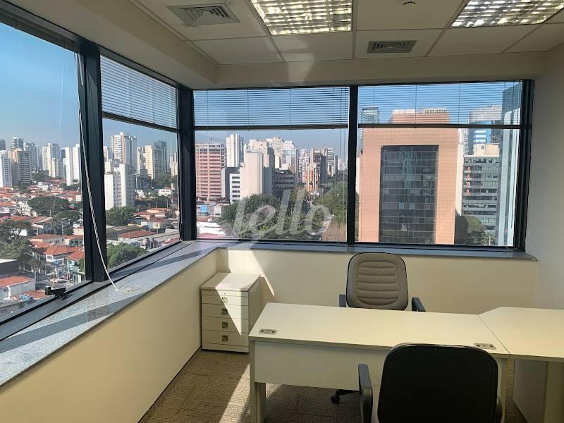 SALA de Sala / Conjunto para alugar, Padrão com 588 m², e 14 vagas em Cidade Monções - São Paulo