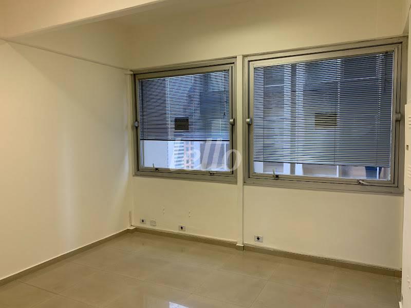 SALA de Sala / Conjunto para alugar, Padrão com 415 m², e 7 vagas em Vila Gertrudes - São Paulo