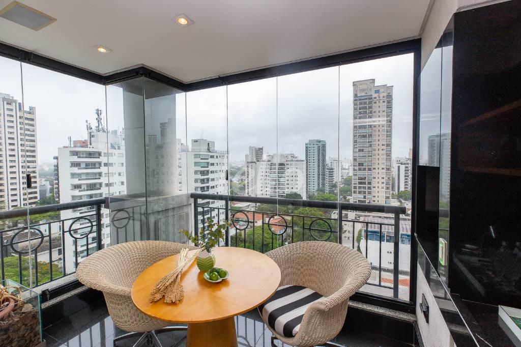 VARANDA GOURMET de Apartamento à venda, Padrão com 308 m², 4 quartos e 5 vagas em Moema - São Paulo