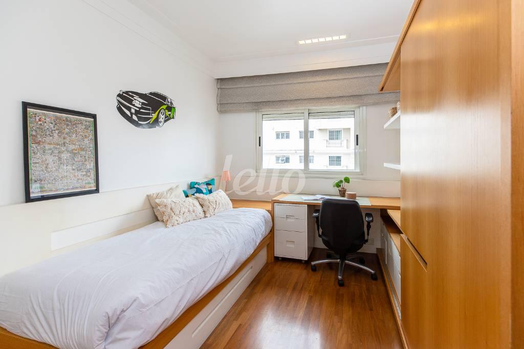 SUÍTE de Apartamento à venda, Padrão com 308 m², 4 quartos e 5 vagas em Moema - São Paulo