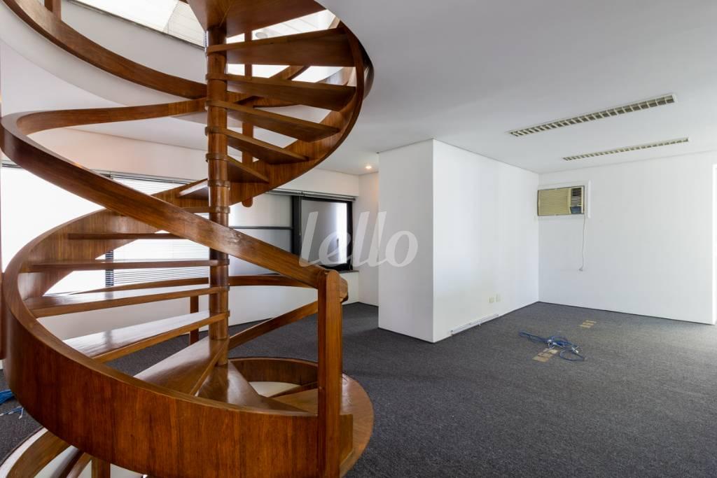 ENTRADA 3 de Sala / Conjunto para alugar, Duplex com 400 m², e 7 vagas em Cidade Monções - São Paulo