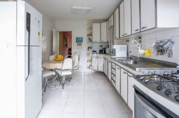 COZINHA de Apartamento à venda, Padrão com 167 m², 3 quartos e 2 vagas em Higienópolis - São Paulo