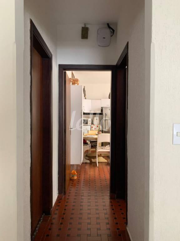CORREDOR INTERNO de Casa à venda, térrea com 112 m², 2 quartos e em Osvaldo Cruz - São Caetano do Sul