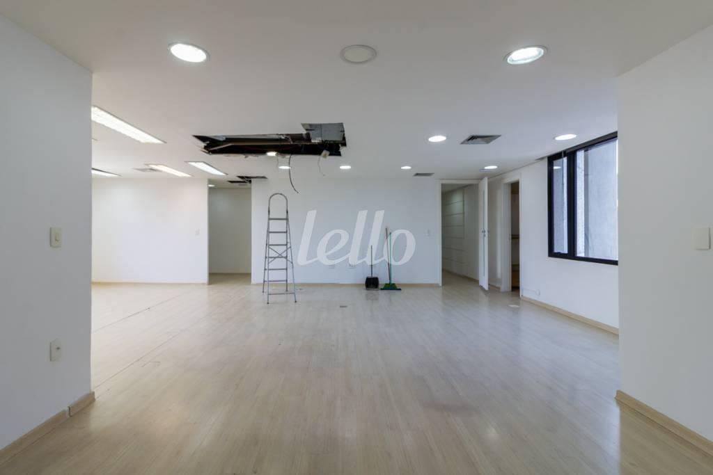 SALA 1 de Sala / Conjunto para alugar, Padrão com 104 m², e 2 vagas em Cidade Monções - São Paulo