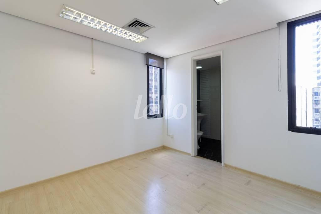 SALA 2 de Sala / Conjunto para alugar, Padrão com 104 m², e 2 vagas em Cidade Monções - São Paulo