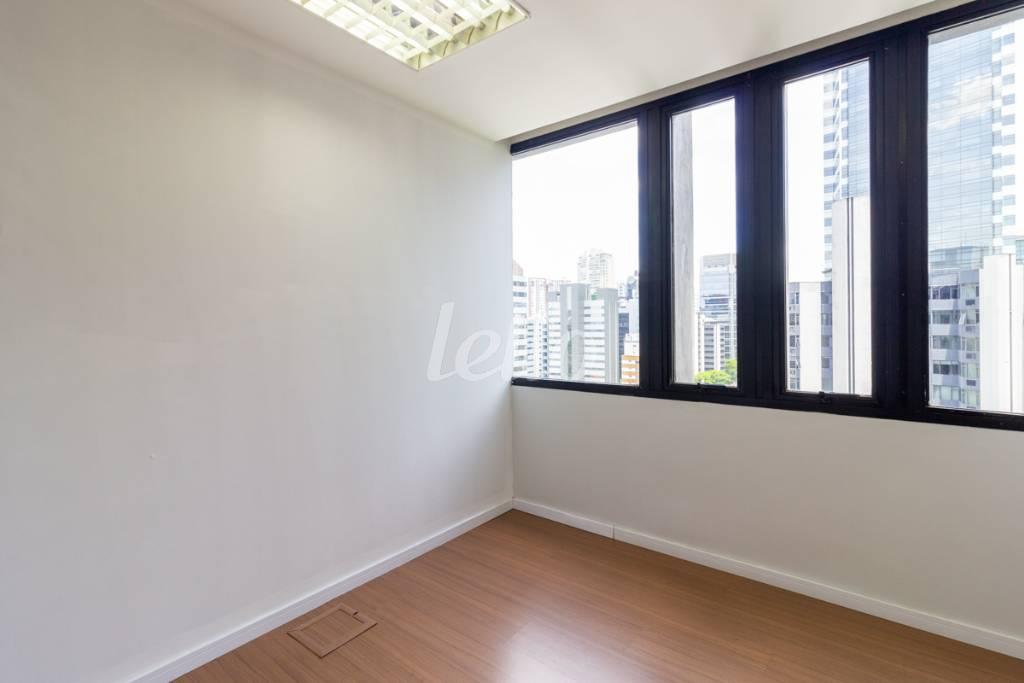 SALA 8 de Sala / Conjunto para alugar, Padrão com 162 m², e 3 vagas em Cidade Monções - São Paulo