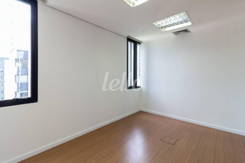 SALA 6 de Sala / Conjunto para alugar, Padrão com 162 m², e 3 vagas em Cidade Monções - São Paulo