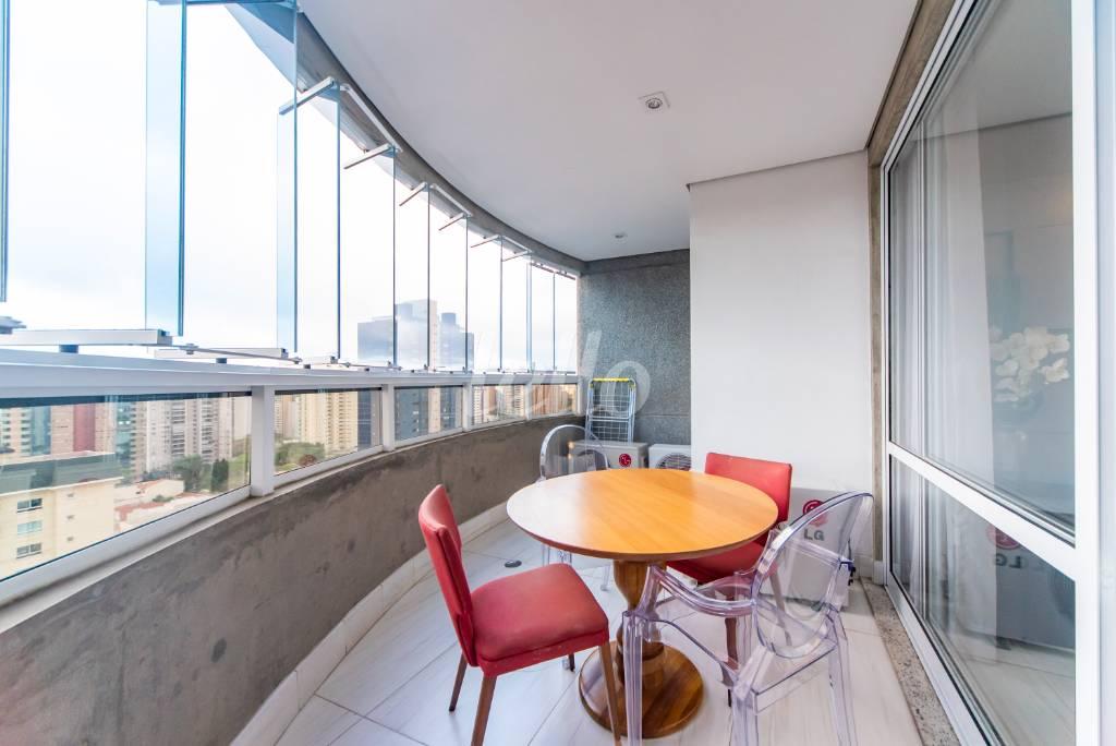 VARANDA SALA DOIS AMBIENTES de Apartamento à venda, Padrão com 227 m², 3 quartos e 4 vagas em Jardim - Santo André