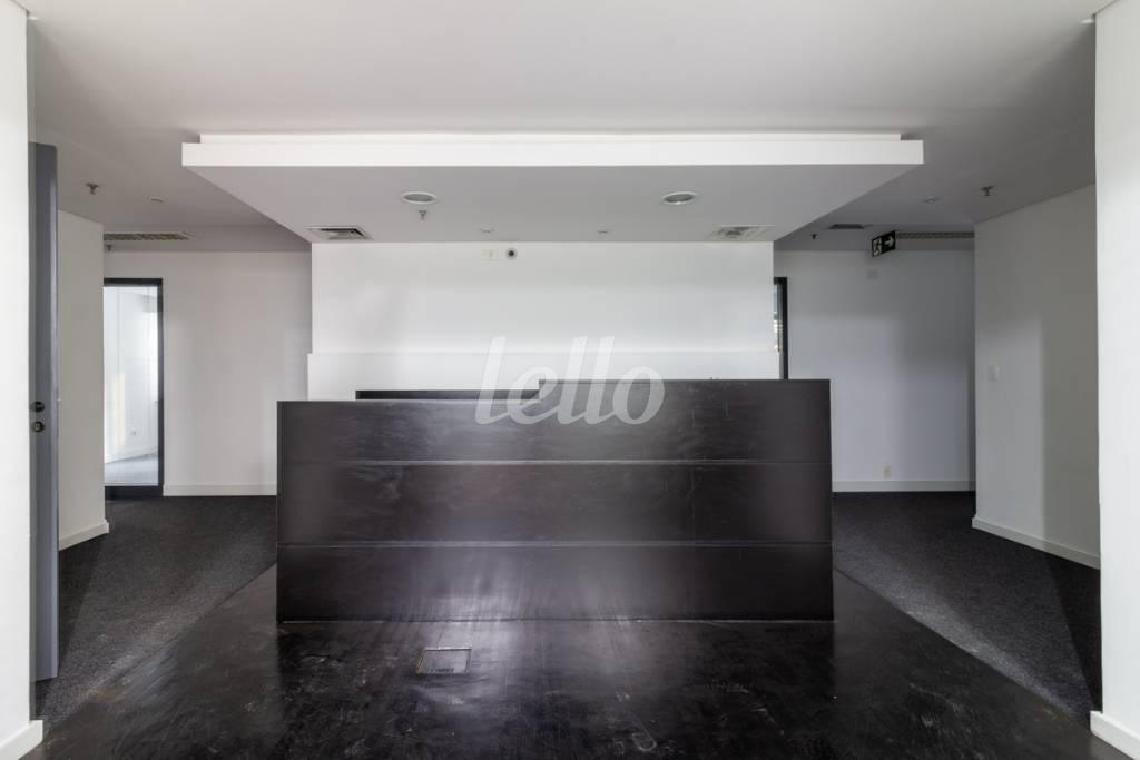 ENTRADA de Sala / Conjunto para alugar, Padrão com 333 m², e 12 vagas em Cidade Monções - São Paulo