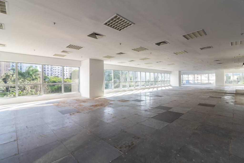 SALA de Sala / Conjunto para alugar, Padrão com 774 m², e 24 vagas em Cidade Monções - São Paulo