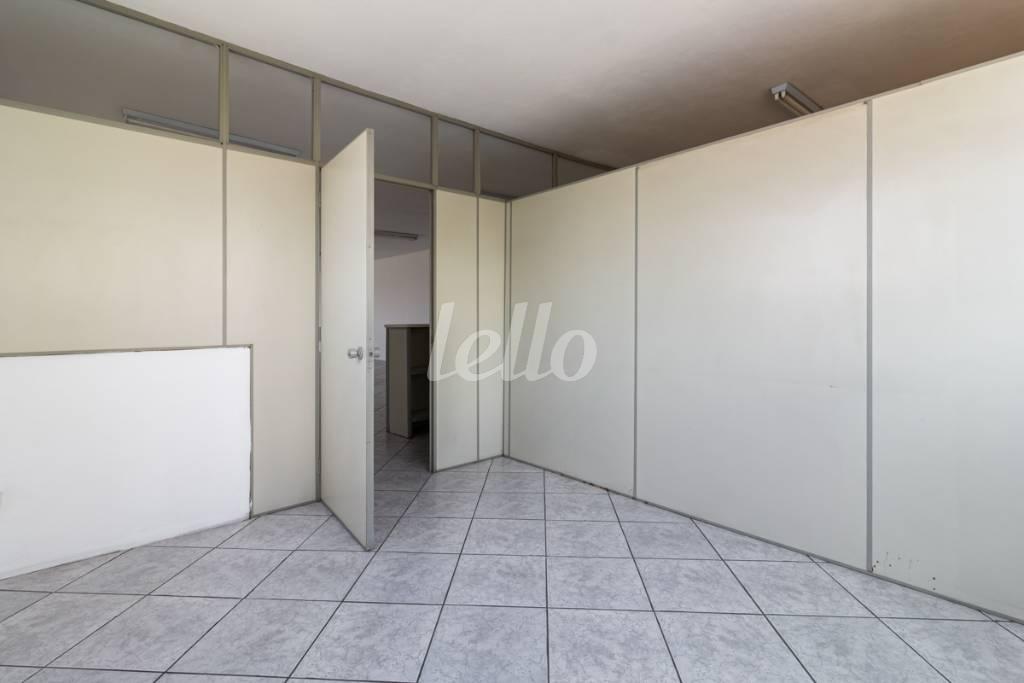 SALA 2 de Sobreloja para alugar, Padrão com 250 m², e 1 vaga em Vila Alexandria - São Paulo