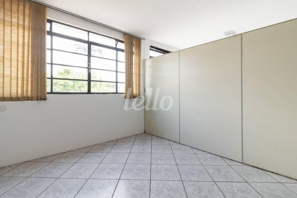SALA 3 de Sobreloja para alugar, Padrão com 250 m², e 1 vaga em Vila Alexandria - São Paulo