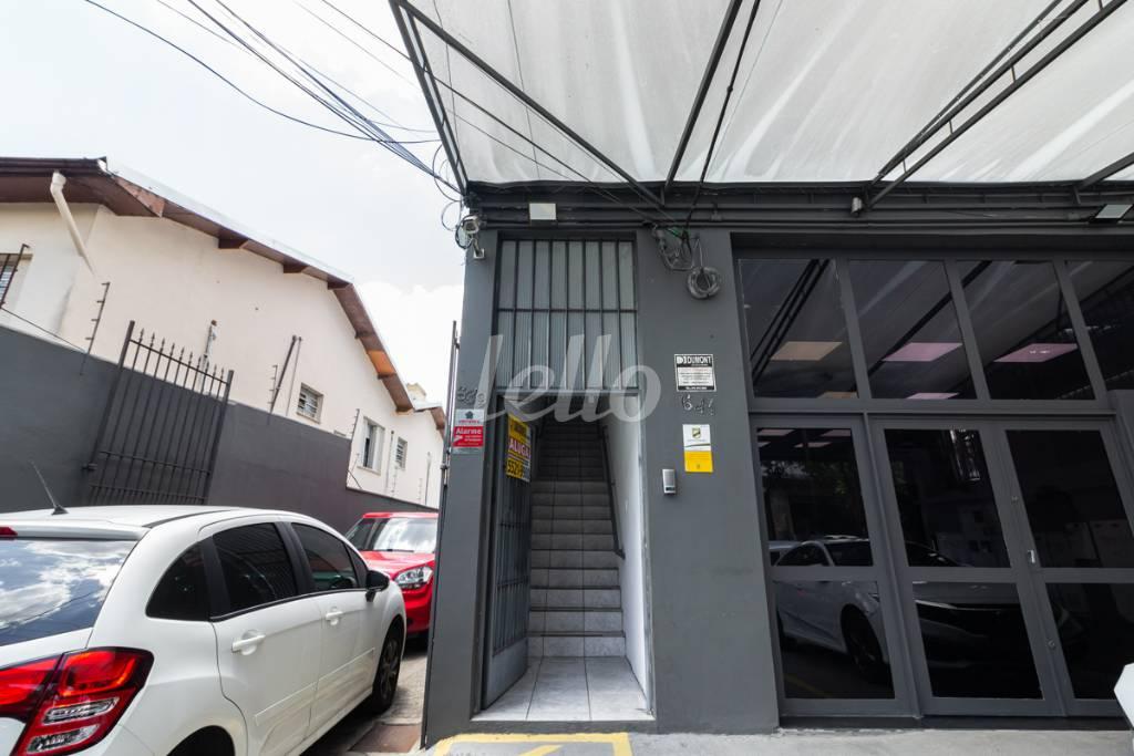 FACHADA de Sobreloja para alugar, Padrão com 250 m², e 1 vaga em Vila Alexandria - São Paulo