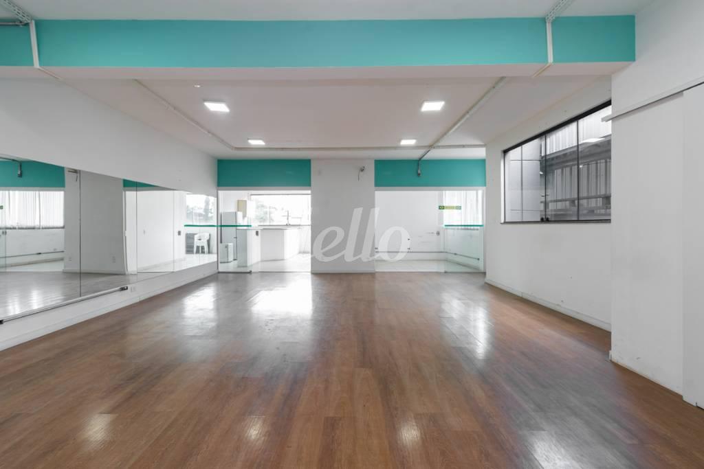 SALA 2 de Sobreloja para alugar, Padrão com 400 m², e em Vila Firmiano Pinto - São Paulo
