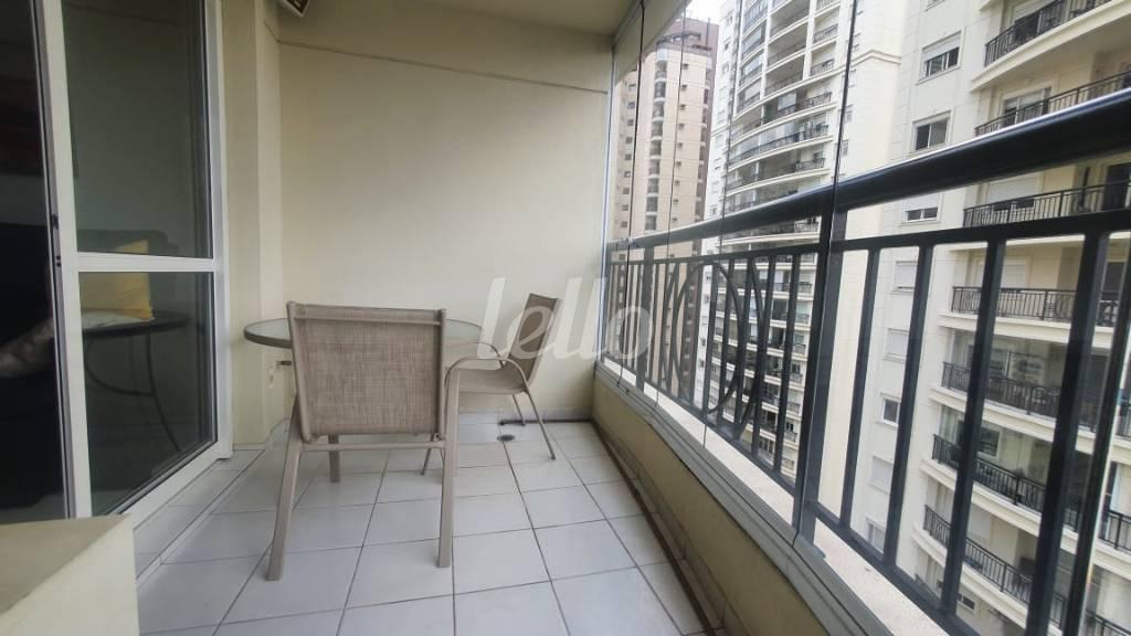 VARANDA de Apartamento para alugar, Padrão com 72 m², 2 quartos e 1 vaga em Indianópolis - São Paulo