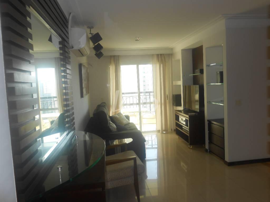 SALA de Apartamento para alugar, Padrão com 72 m², 2 quartos e 1 vaga em Indianópolis - São Paulo