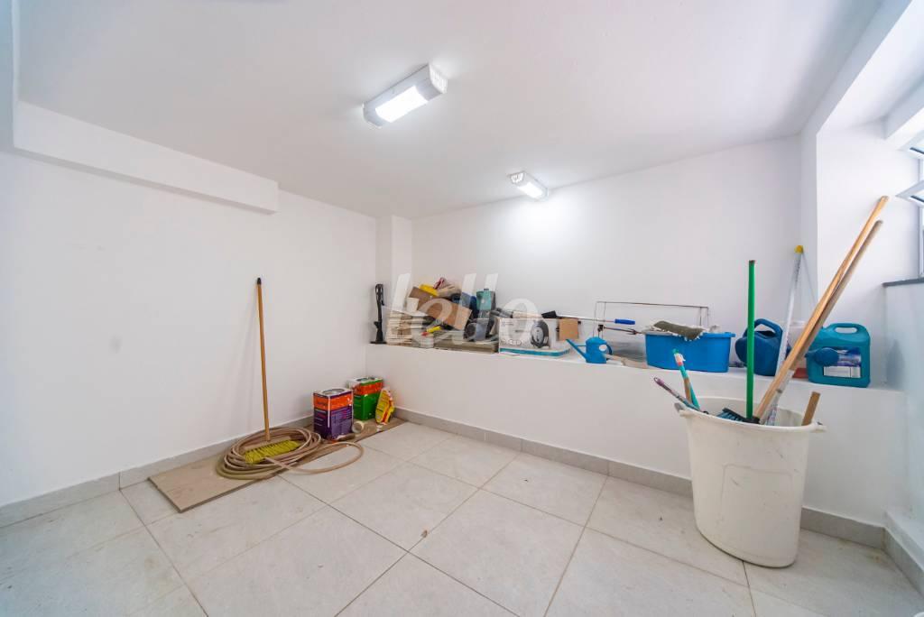 DEPÓSISTO DA GARAGEM de Casa à venda, sobrado com 580 m², 4 quartos e 6 vagas em Cerâmica - São Caetano do Sul