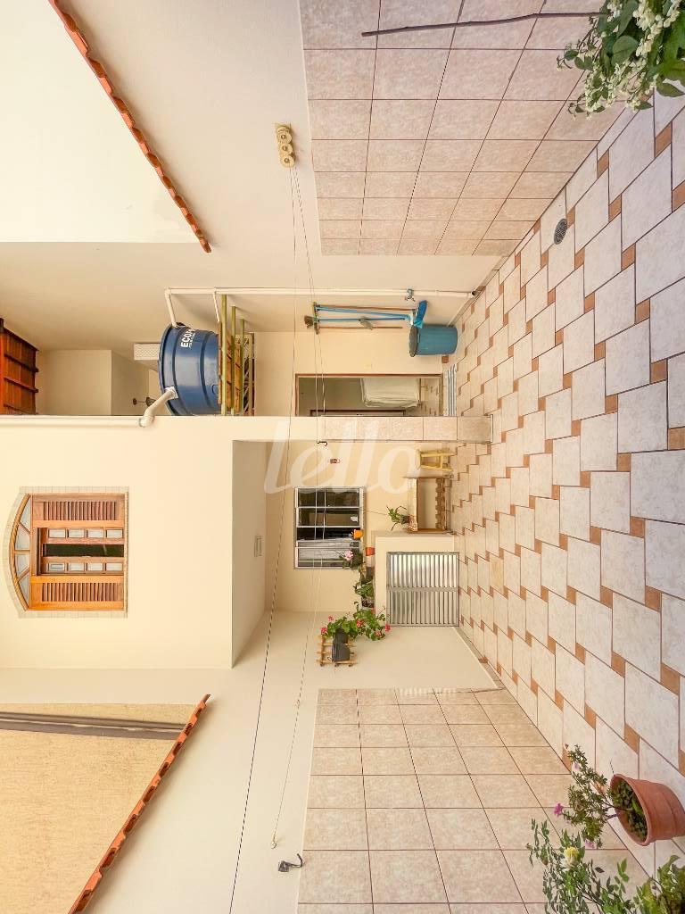 QUINTAL de Casa à venda, sobrado com 142 m², 3 quartos e 2 vagas em Vila Basileia - São Paulo