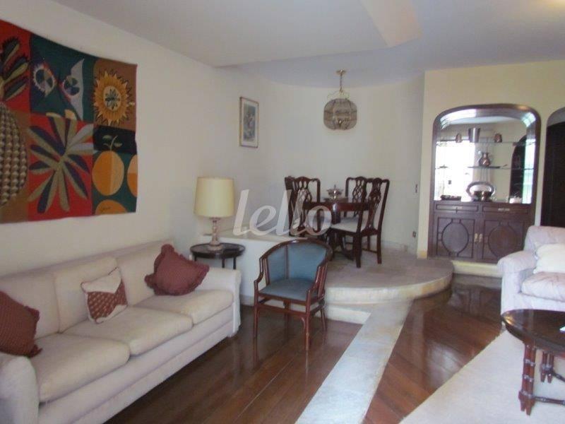LIVING de Apartamento para alugar, Padrão com 150 m², 2 quartos e 2 vagas em Jardim Paulista - São Paulo