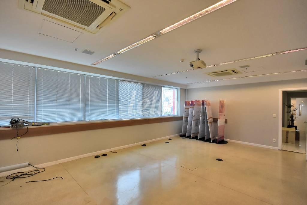 SALA de Sala / Conjunto para alugar, Padrão com 326 m², e 3 vagas em Luz - São Paulo