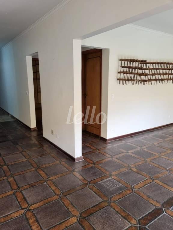 LIVING de Casa à venda, sobrado com 487 m², 4 quartos e 5 vagas em Indianópolis - São Paulo