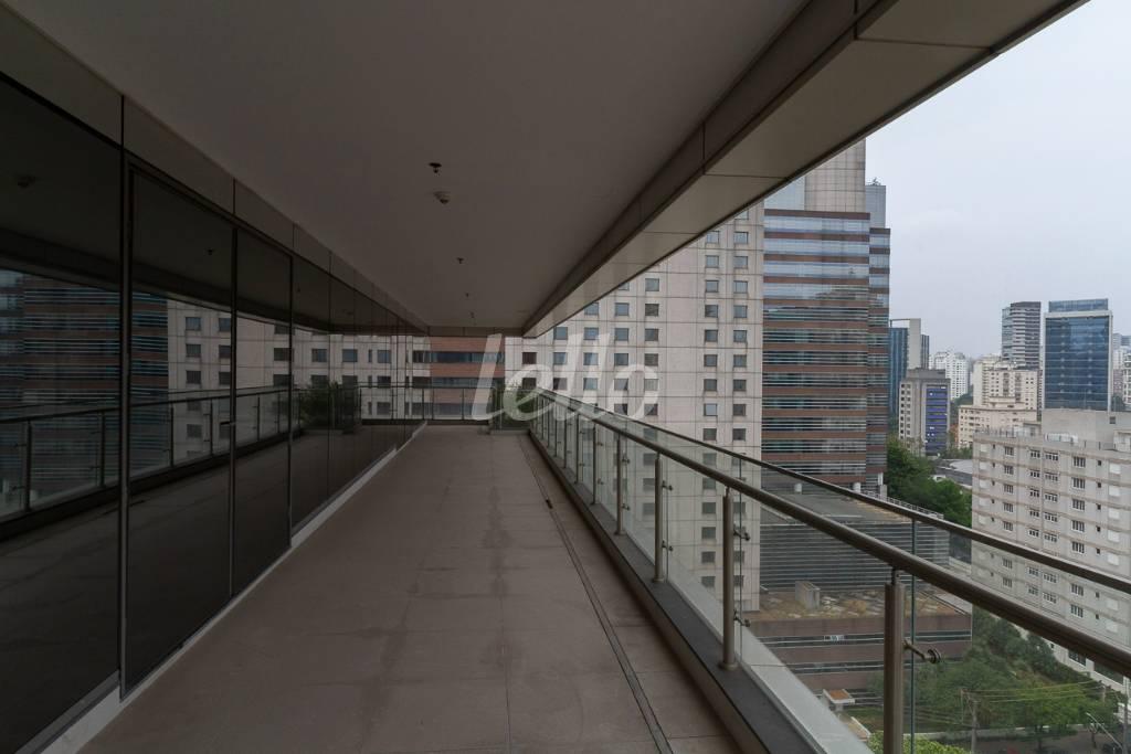 SACADA de Sala / Conjunto para alugar, Padrão com 690 m², e em Vila Olímpia - São Paulo